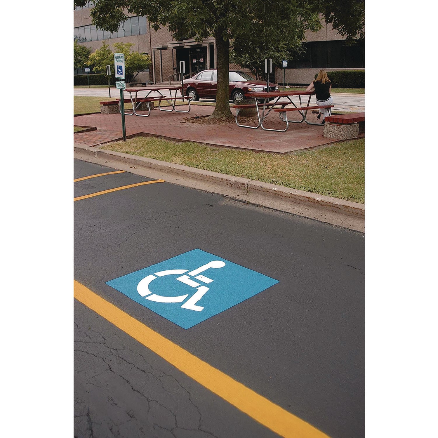 professional-striping-machine-accommodates-up-to-13-standard-inverted-striping-paint-spray-cans-yellow_rst2395000ct - 2