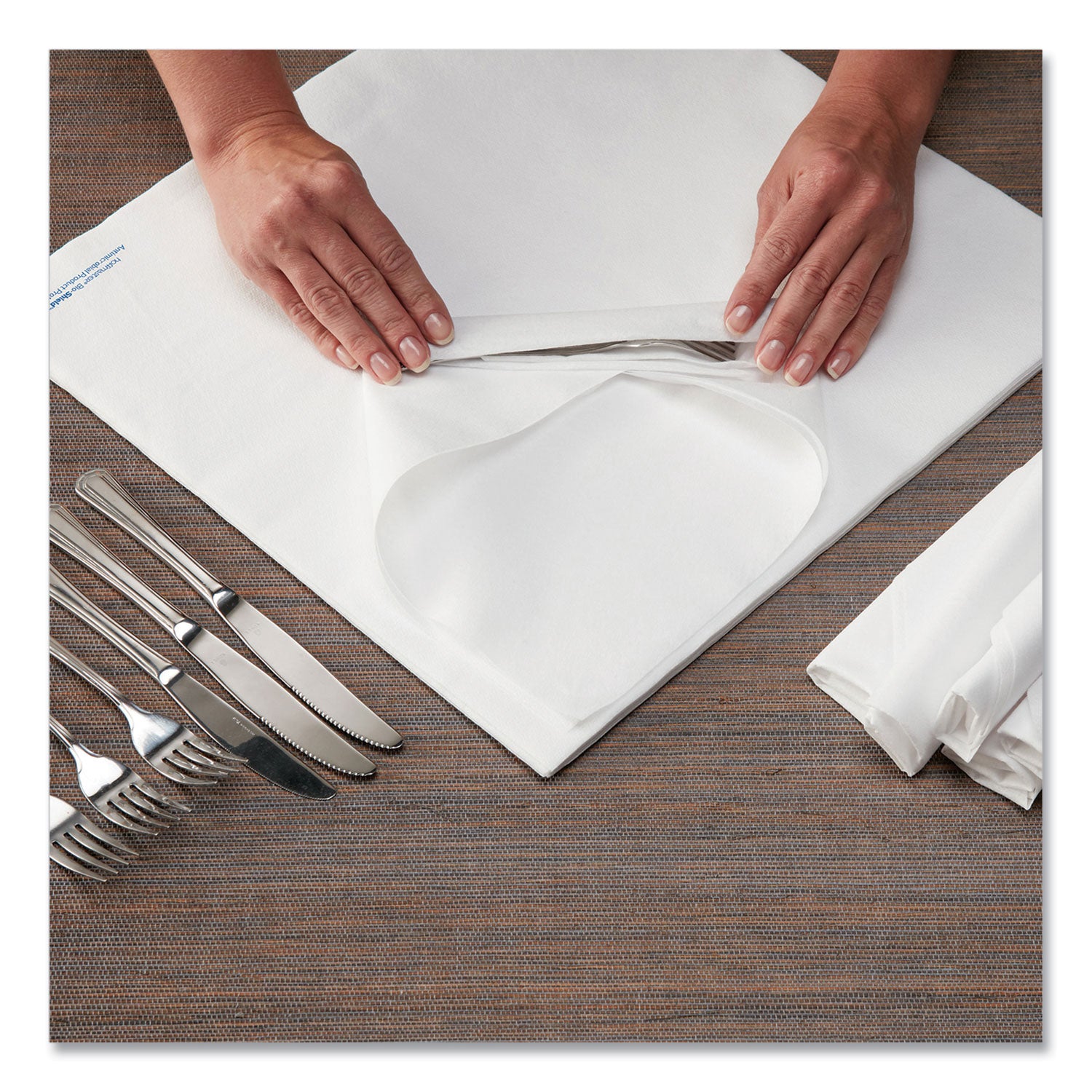 airlaid-flat-pack-napkins-1-ply-155-x-155-white-1000-carton_hfm253263 - 1