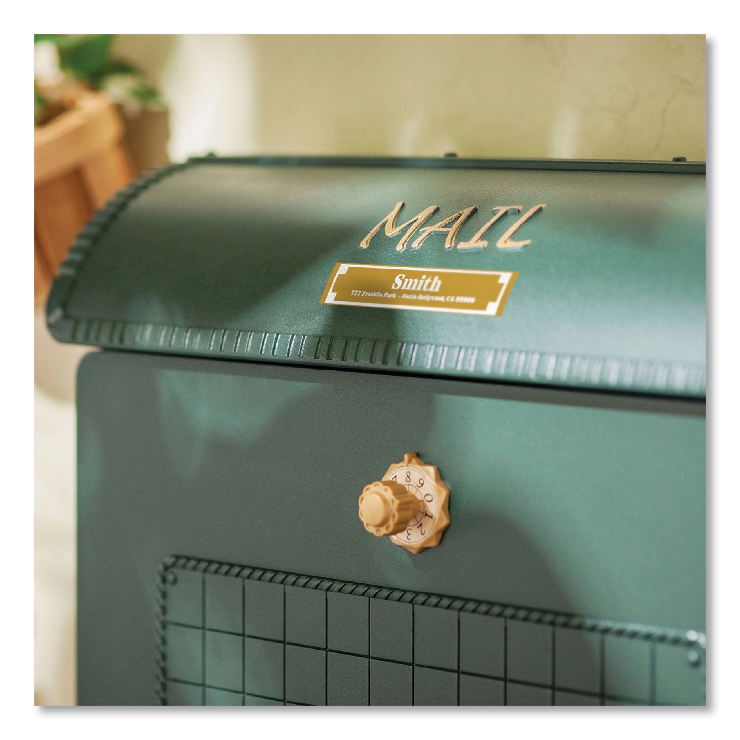 tz-standard-adhesive-laminated-labeling-tape-047-x-164-ft-white-satin-gold_brttzemq835 - 4