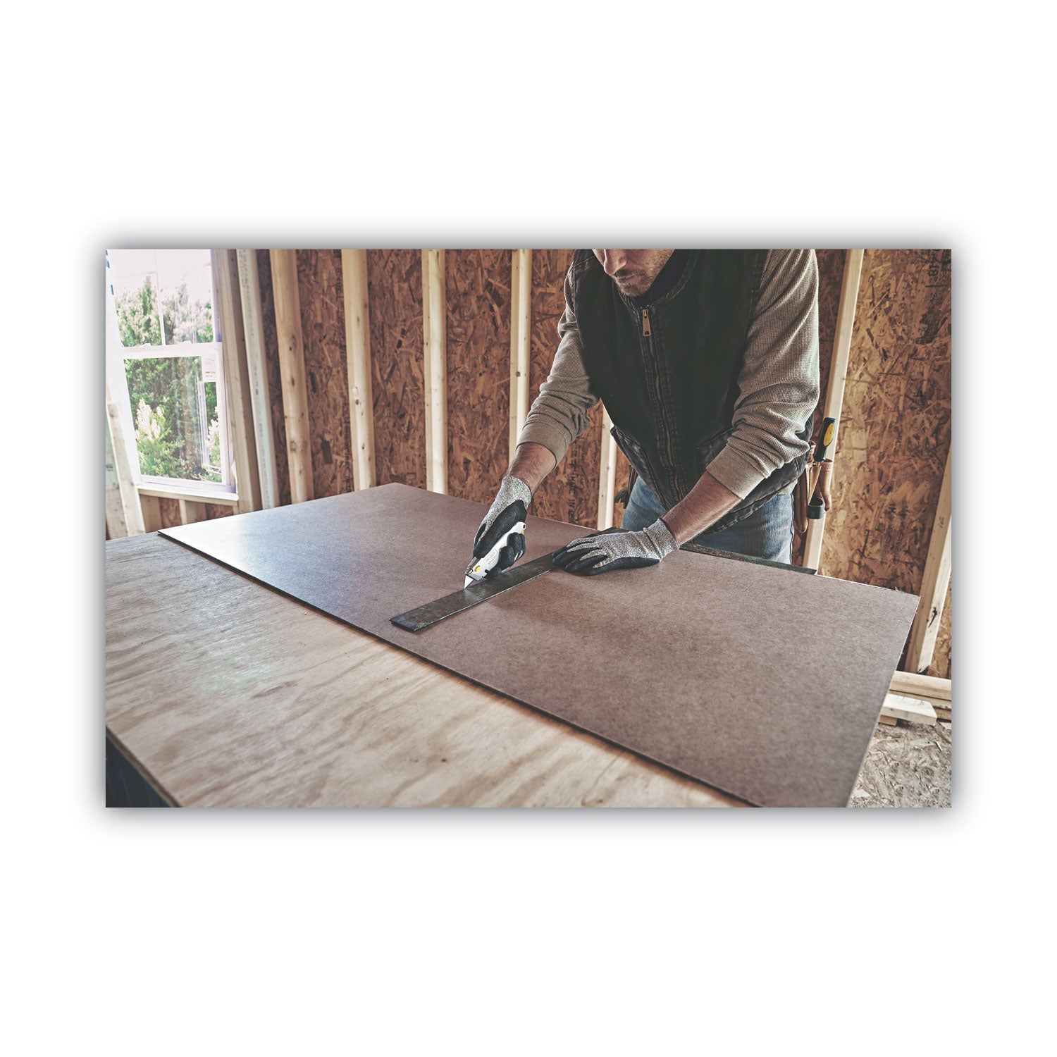 Quick-Change Utility Knife with Twine Cutter and (3) Retractable Blades, 6" Metal Handle, Gray -