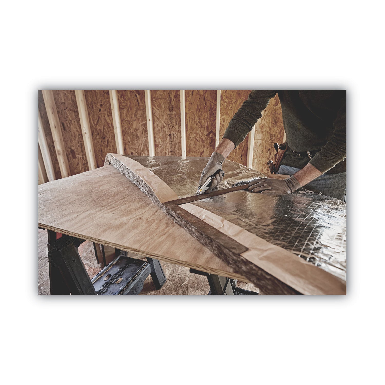 Curved Quick-Change Utility Knife, Stainless Steel Retractable Blade, 3 Blades, 6.5" Metal Handle, Black/Chrome -