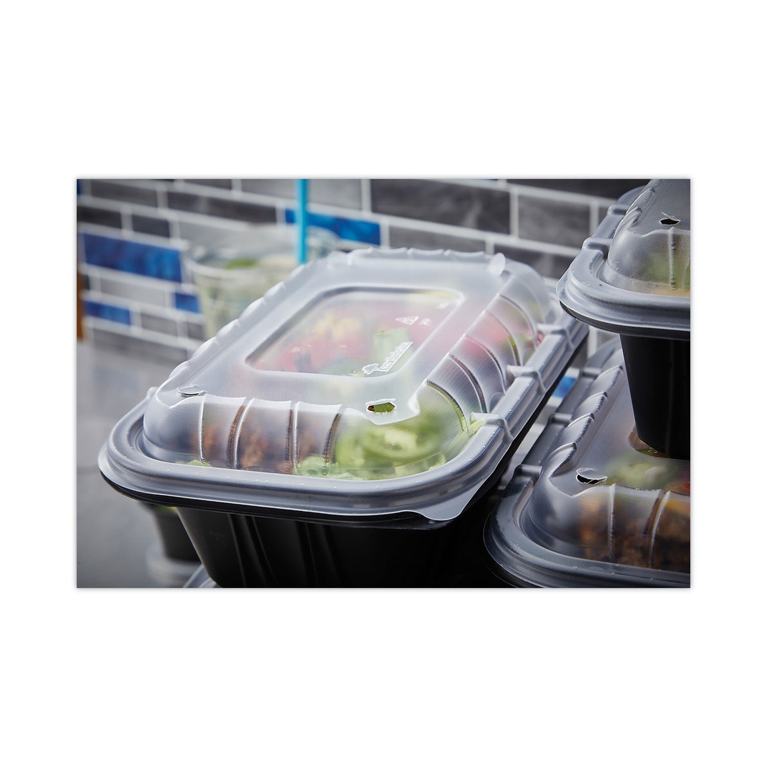 earthchoice-entree2go-takeout-container-vented-lid-1175-x-875-x-098-clear-plastic-200-carton_pctycnv12x9ppdl - 2