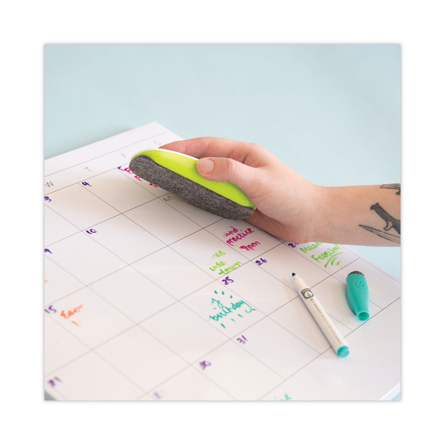 classic-magnetic-dry-erase-board-eraser-699-x-378-x-098_ubr581u0416 - 2