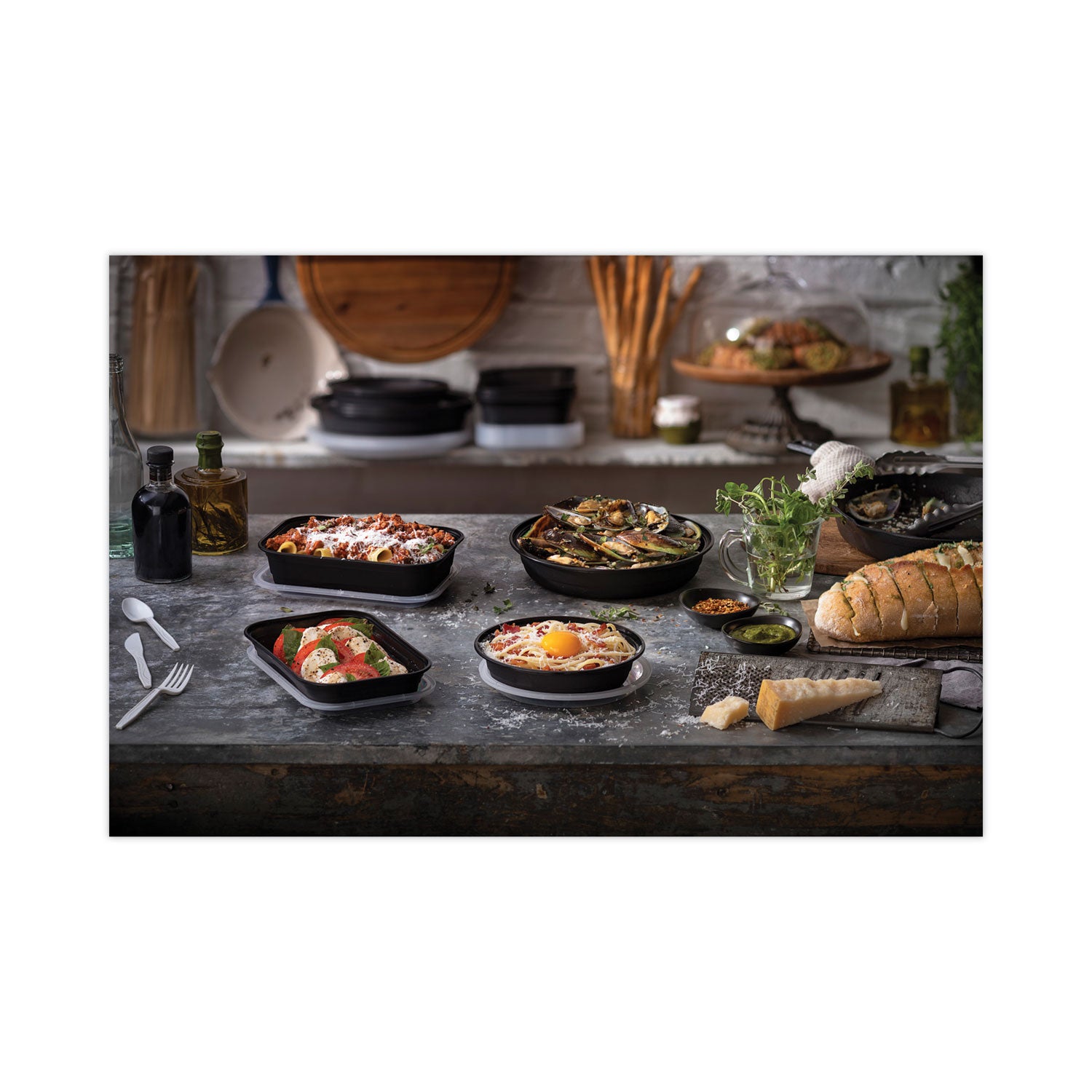 earthchoice-versa2go-microwaveable-container-22-oz-68-x-68-x-18-black-clear-plastic-150-carton_pctnv2grn237b - 2