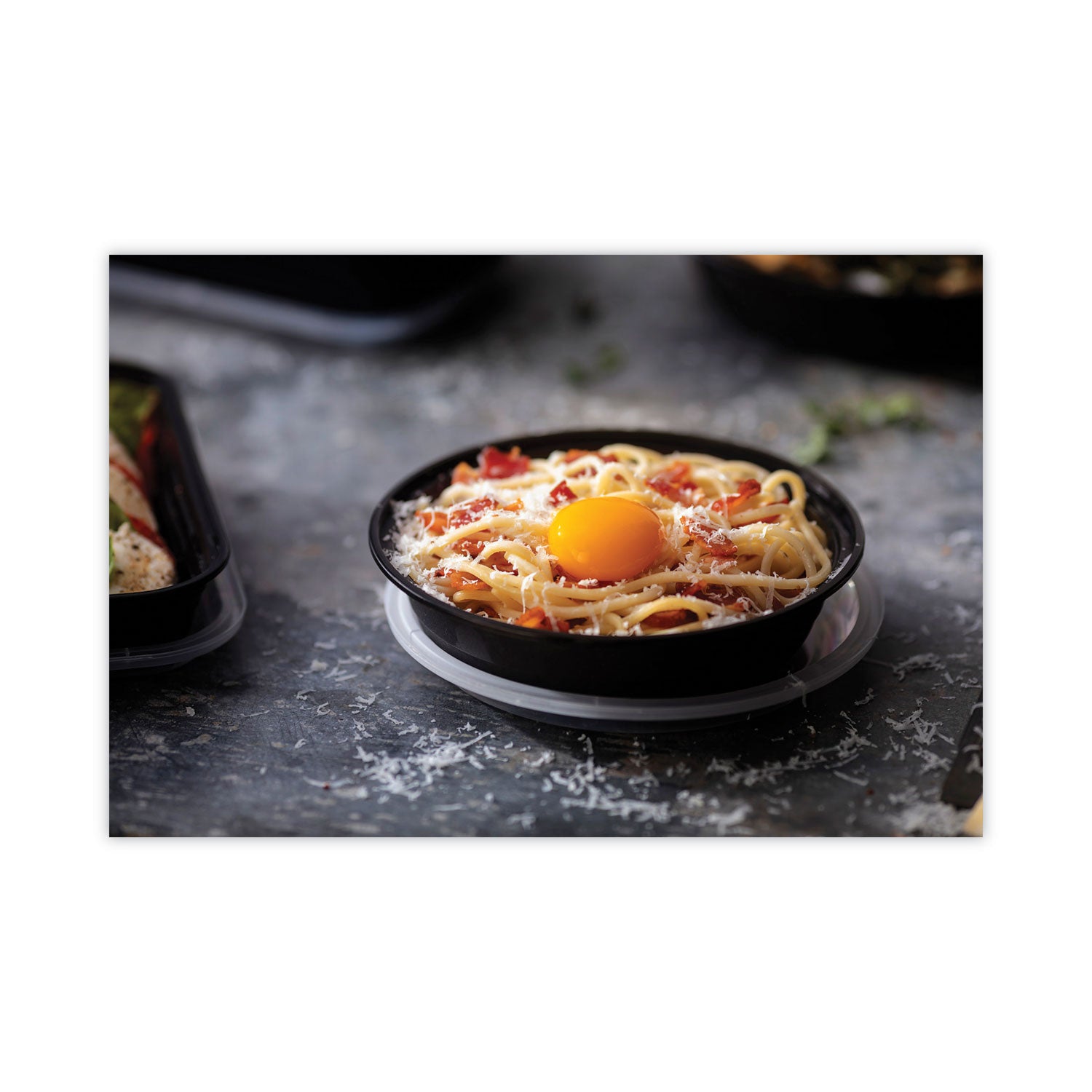 earthchoice-versa2go-microwaveable-container-30-oz-68-x-68-x-22-black-clear-plastic-150-carton_pctnv2grn307b - 2