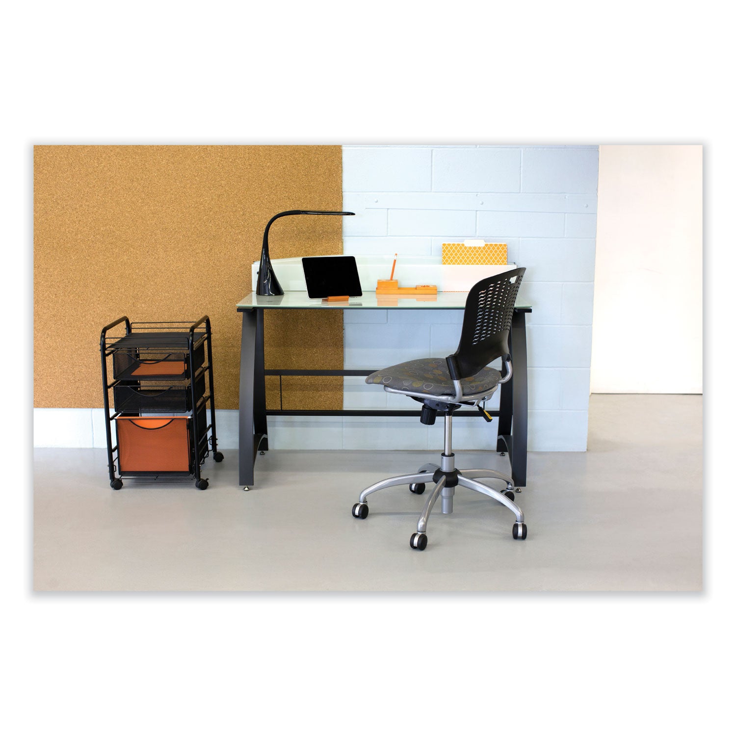 Vamp Lighting, Multi-pivot Neck, 16.75" High, Black, Ships in 1-3 Business Days -