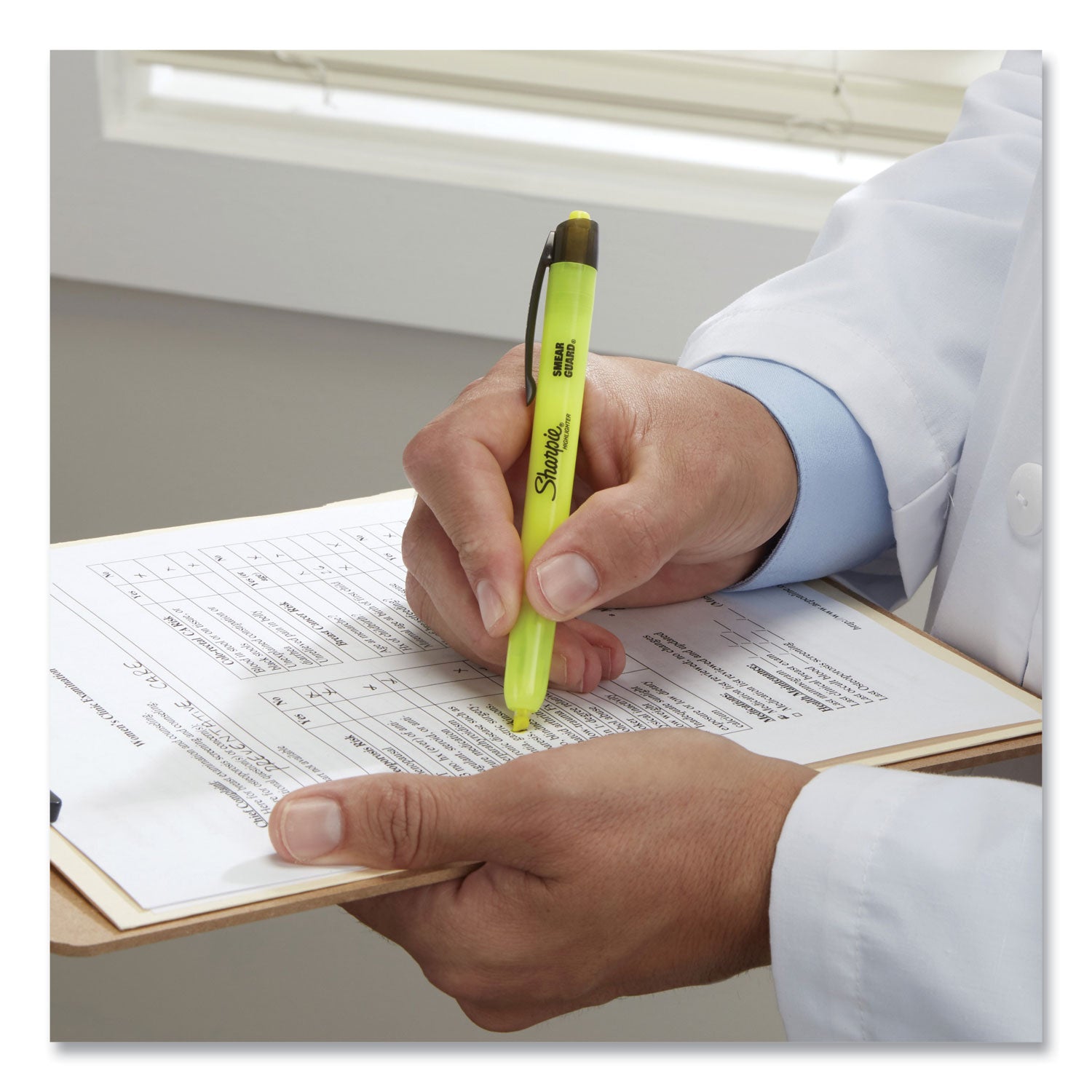 retractable-highlighters-with-storage-pouch-assorted-ink-colors-chisel-tip-assorted-barrel-colors-8-set_san28101 - 2