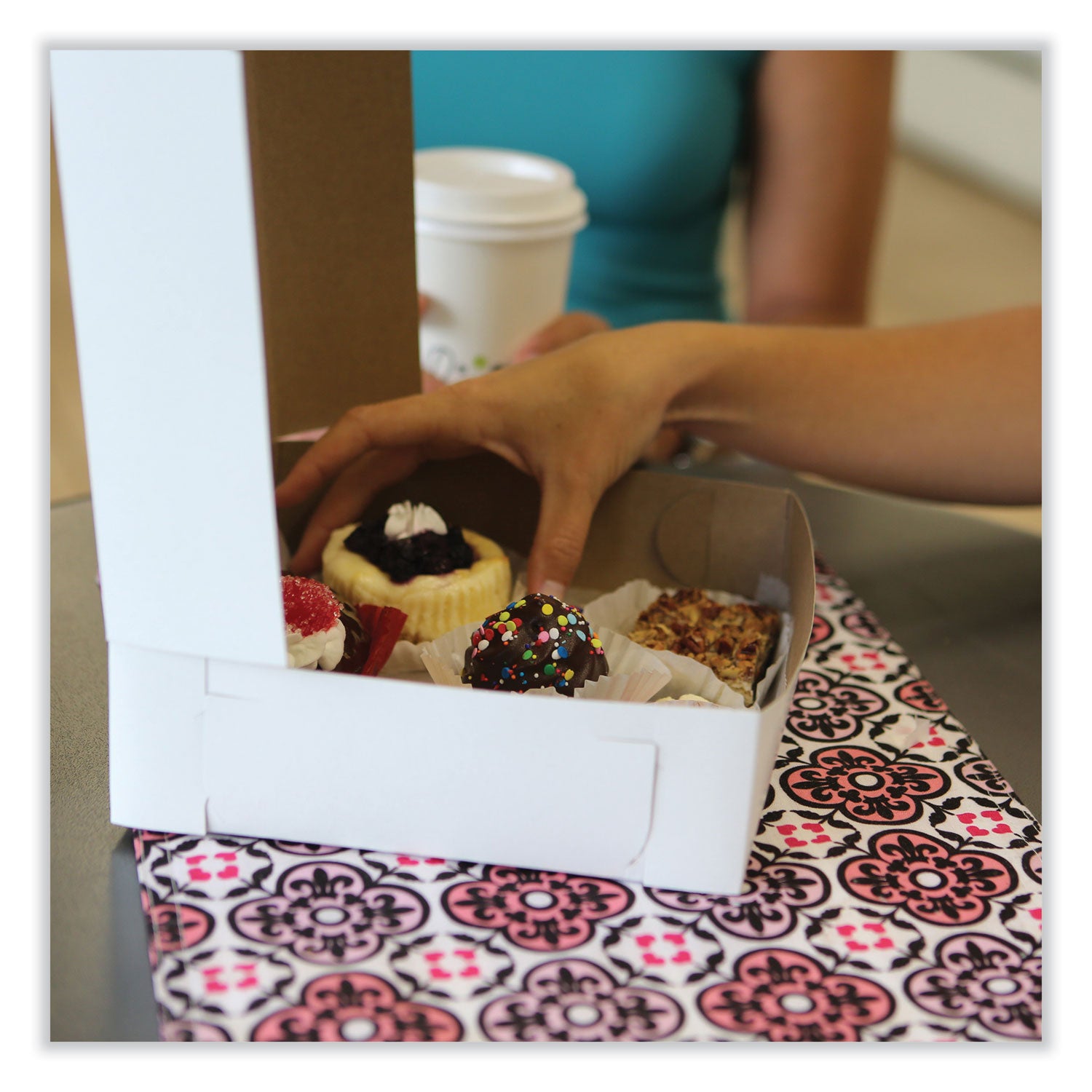 white-one-piece-non-window-bakery-boxes-standard-8-x-25-x-8-white-paper-250-bundle_sch1533 - 2
