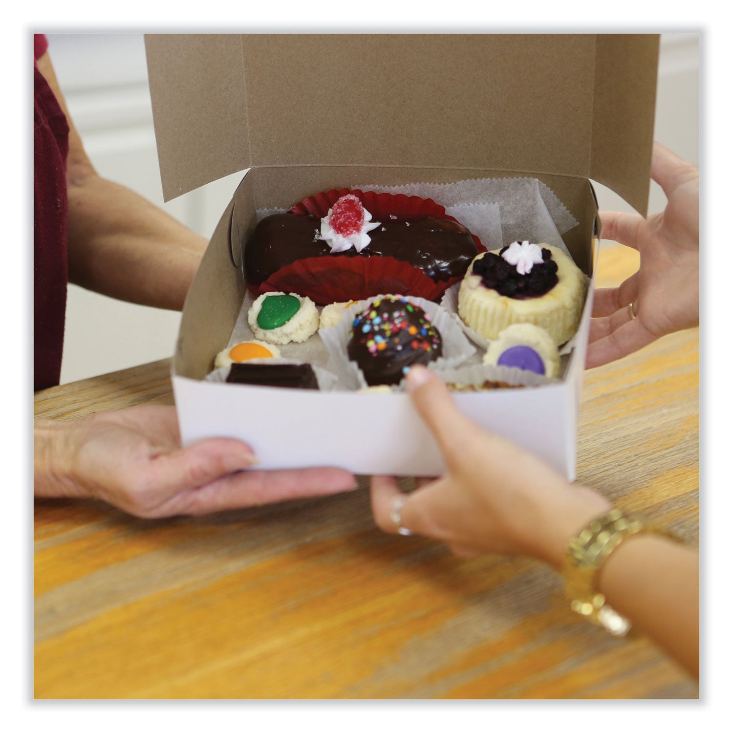 bakery-boxes-standard-7-x-7-x-3-white-paper-250-carton_sch1517 - 2