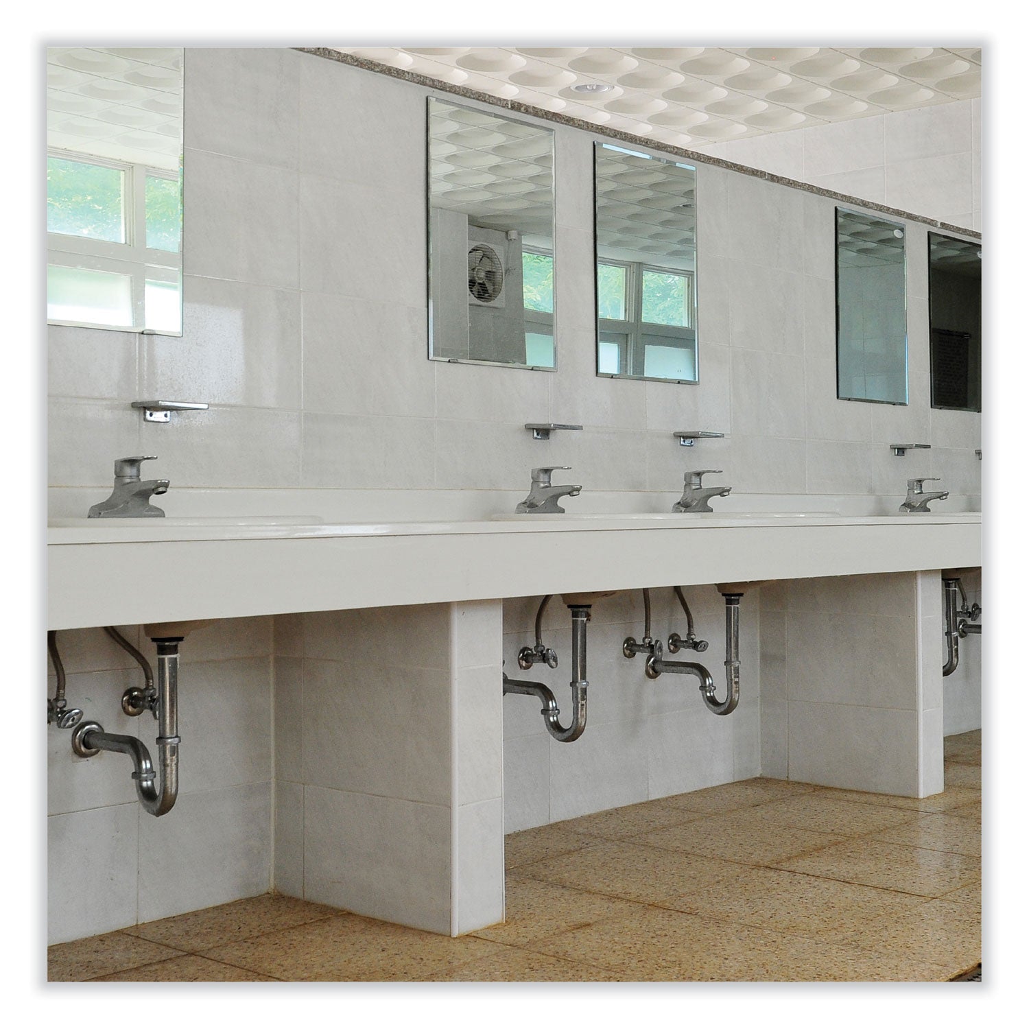 rest-stop-non-acid-bowl-and-restroom-cleaner-floral-fresh-scent-1-gal-bottle-4-carton_bet700400 - 2