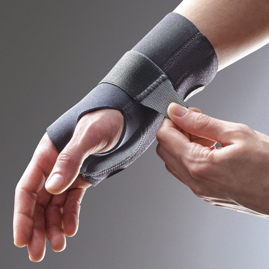 FUTURO Right-Hand Small/Medium Wrist Support - Black - 1 Pack - 