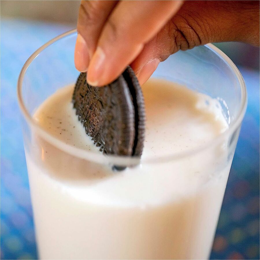 oreo-chocolate-sandwich-cookies-vanilla-1-serving-pack-180-oz-12-box_nfg40600 - 2
