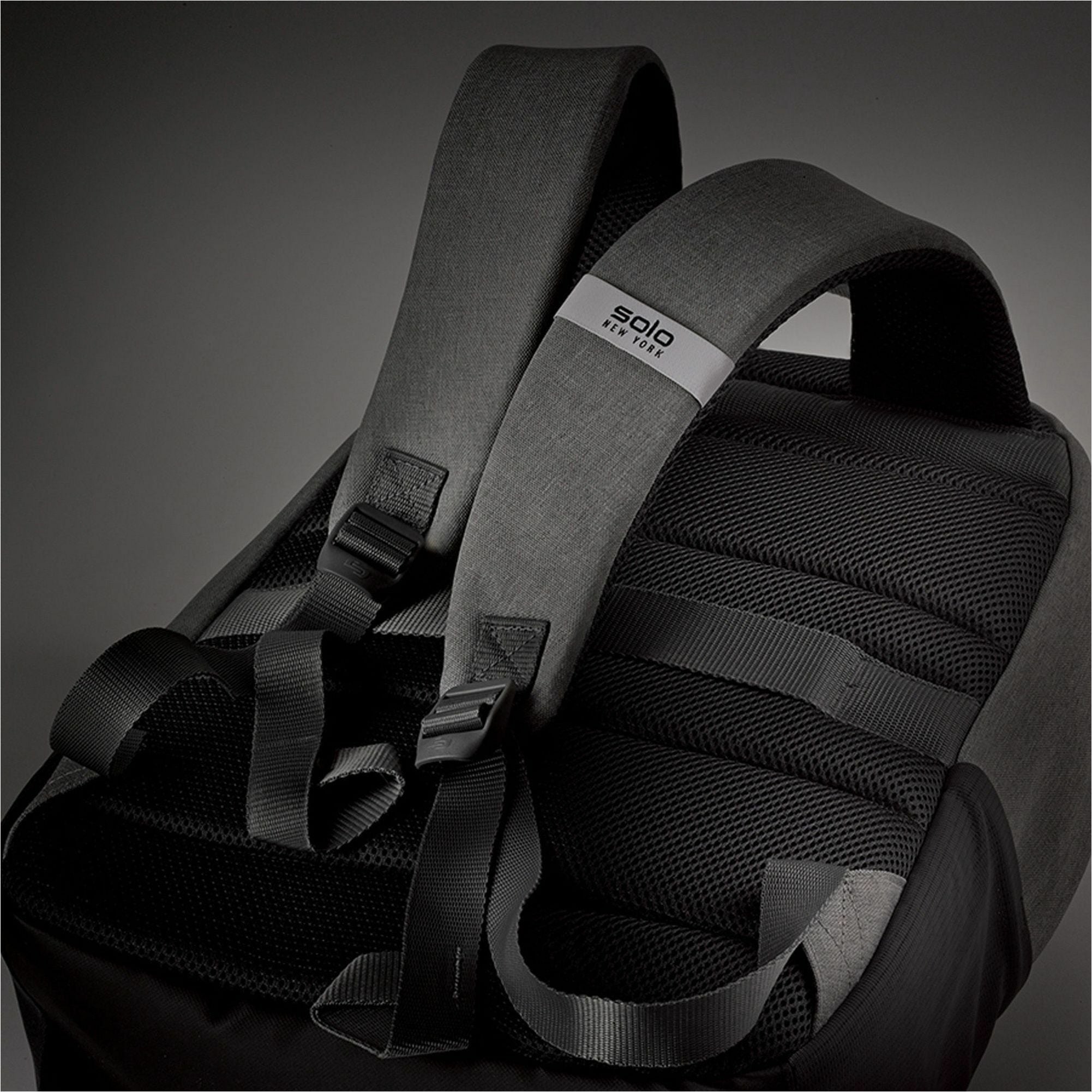 solo-recover-carrying-case-backpack-for-156-notebook-gray-bump-resistant-damage-resistant-shoulder-strap-luggage-strap-handle-148-height-x-113-width-x-7-depth-1-each_uslubn76110 - 5