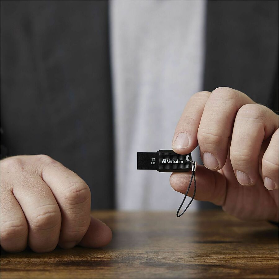 verbatim-32gb-ergo-usb-flash-drive-black-the-verbatim-ergo-usb-drive-features-an-ergonomic-design-for-in-hand-comfort-and-cob-design-for-enhanced-reliability_ver70876 - 4