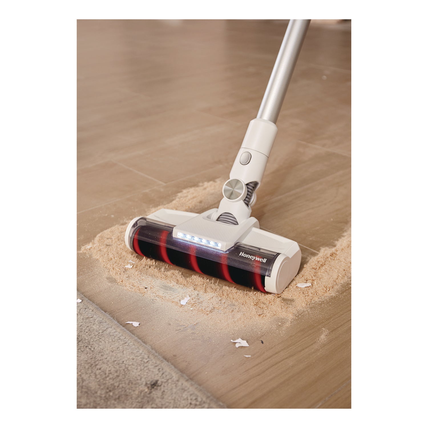 aeromax-elite-vc10-cordless-vacuum-87-cleaning-path-white_hwlhvc10amewt01 - 3