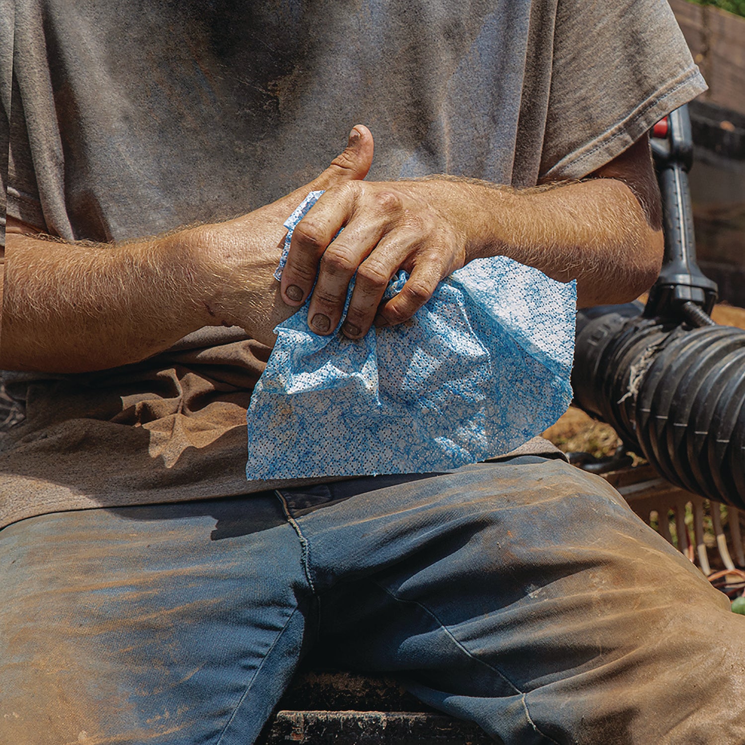 Hand Cleaner Towels, 1-Ply, 10 x 12, Citrus, Blue/White, 72/Bucket, 6 Buckets/Carton