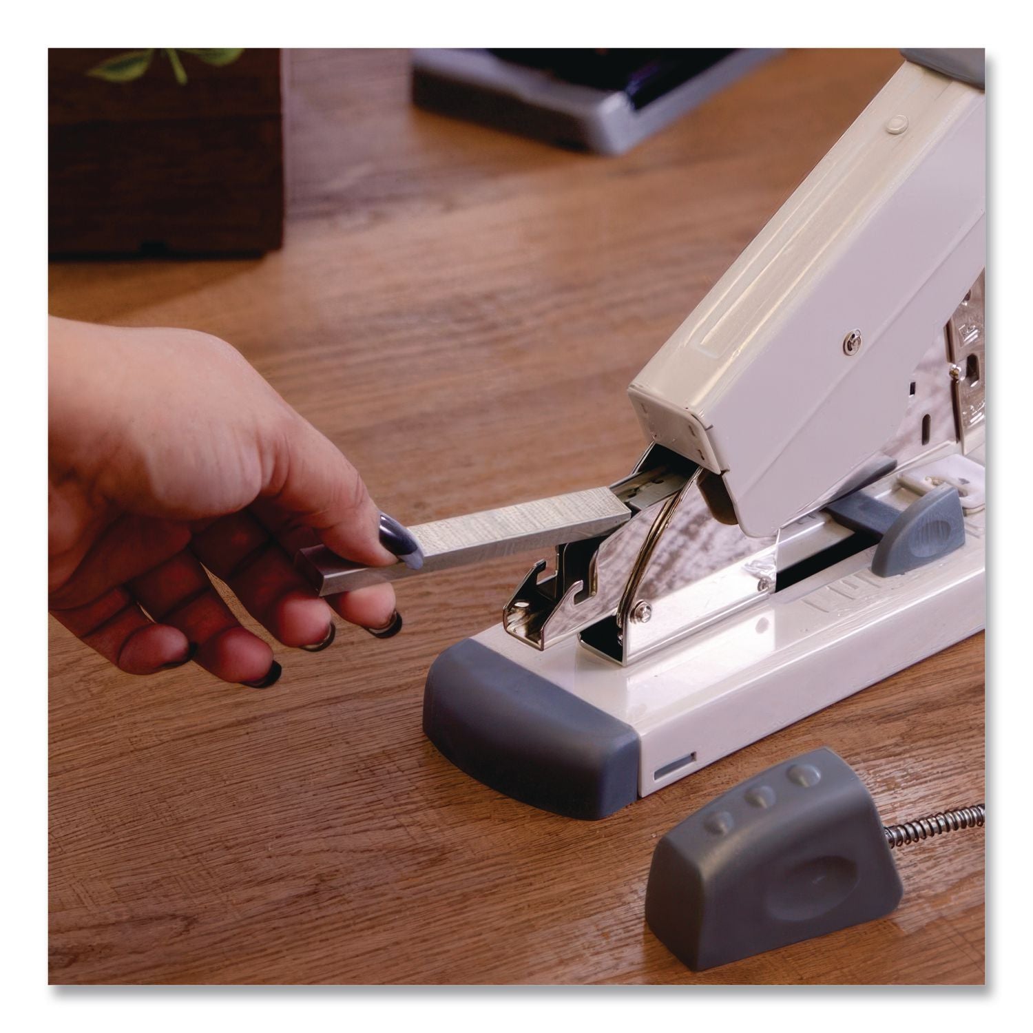 Deluxe Heavy-Duty Stapler, 160-Sheet Capacity, Platinum