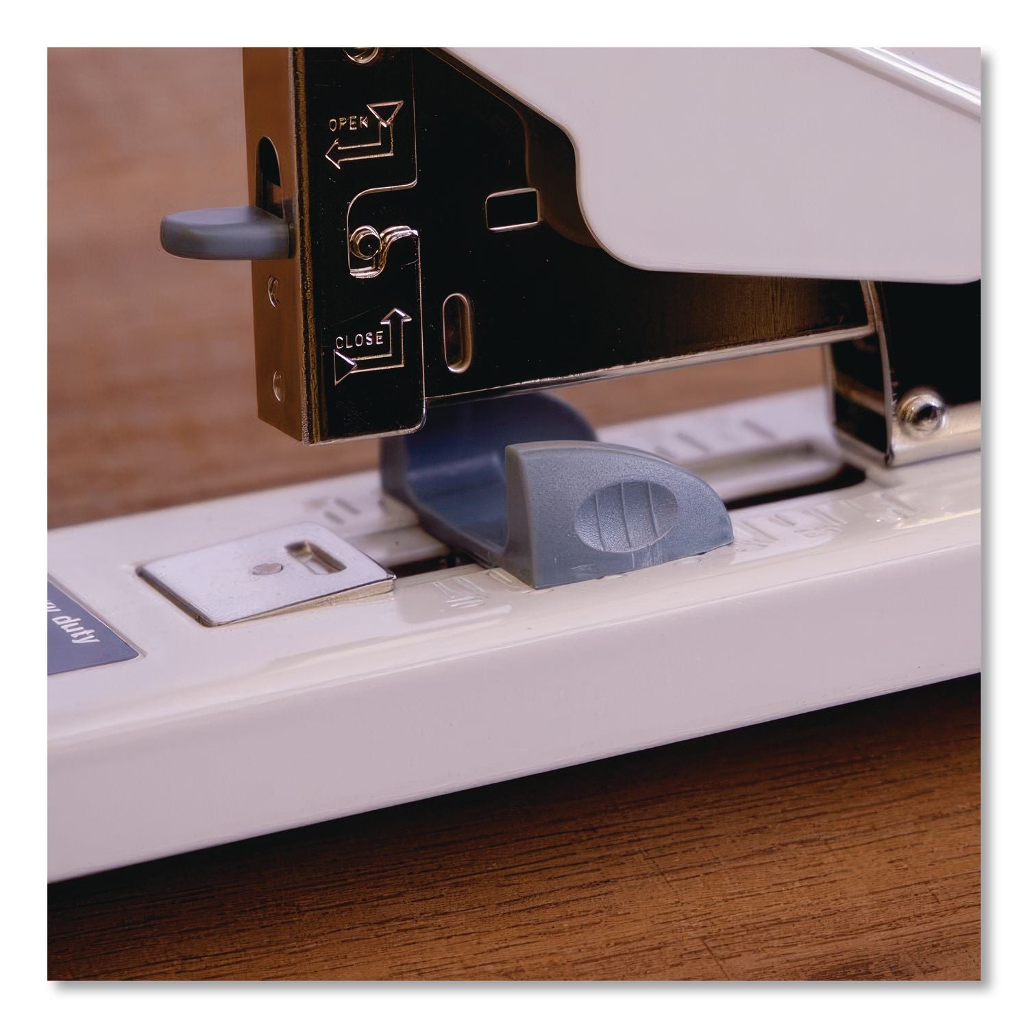 Deluxe Heavy-Duty Stapler, 160-Sheet Capacity, Platinum