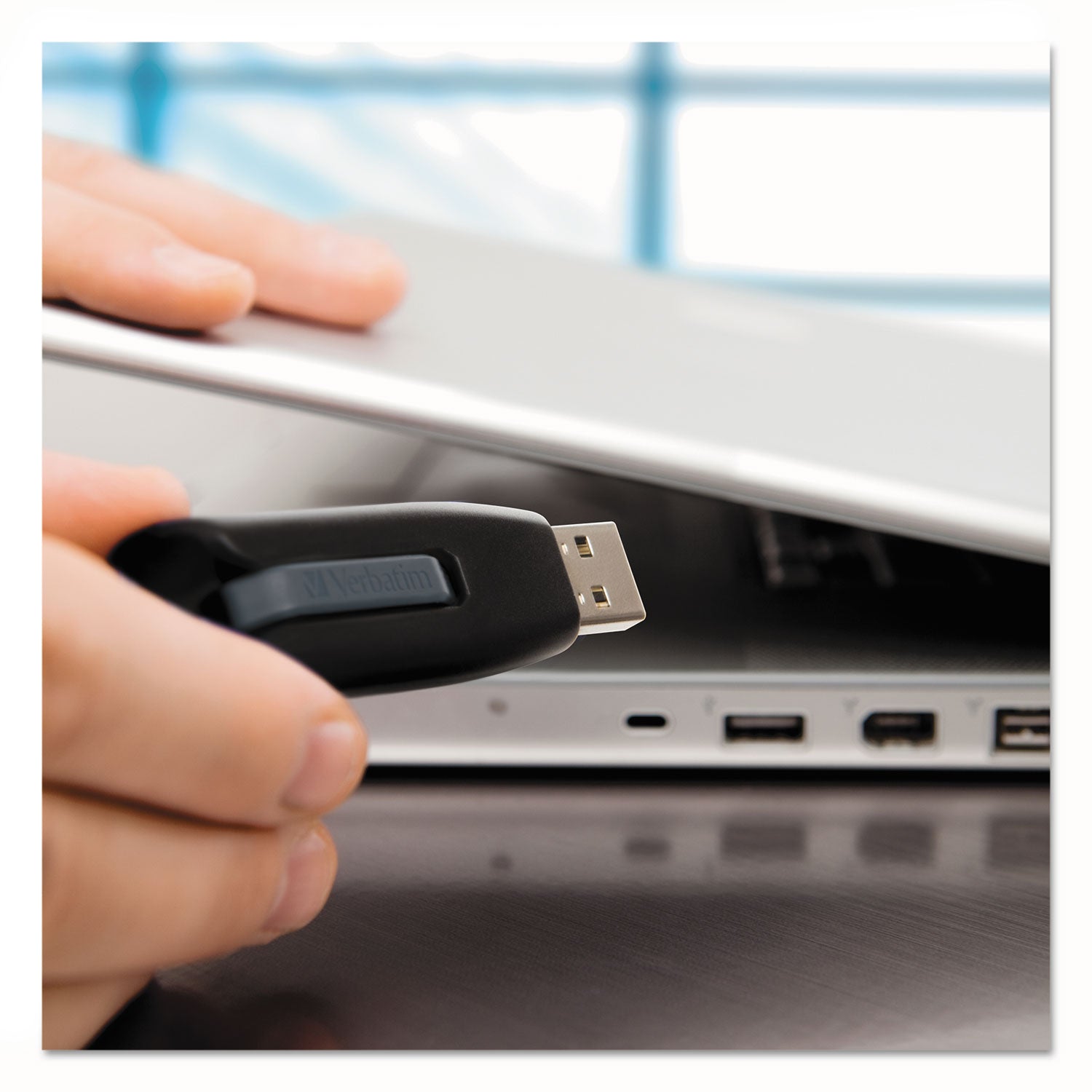 Store 'n' Go V3 USB 3.0 Drive, 64 GB, Black/Gray - 