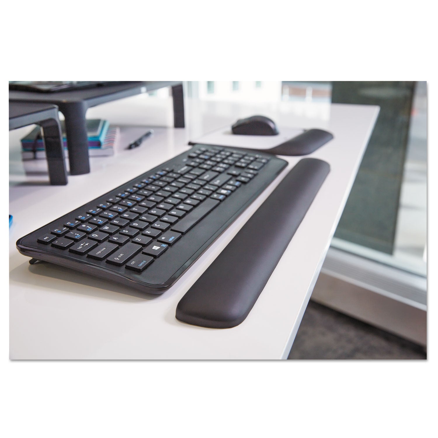 gel-wrist-rest-for-keyboards-19-x-2-black_mmmwr85b - 5