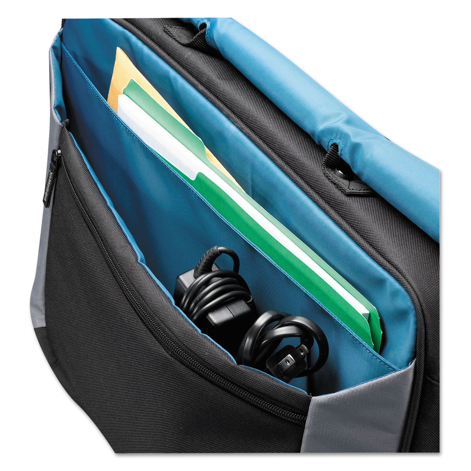 laptop-messenger-fits-devices-up-to-17-dobby-nylon-337-x-1775-x-1375-black_clg3201140 - 2