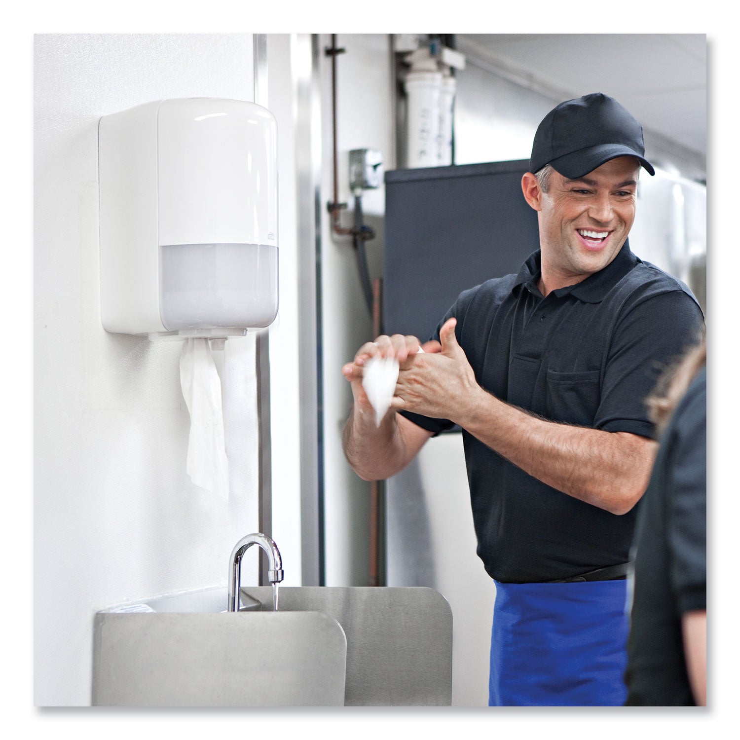Advanced Centerfeed Hand Towel, 2-Ply, 8.25 x 11.8, White, 610/Roll, 6/Carton