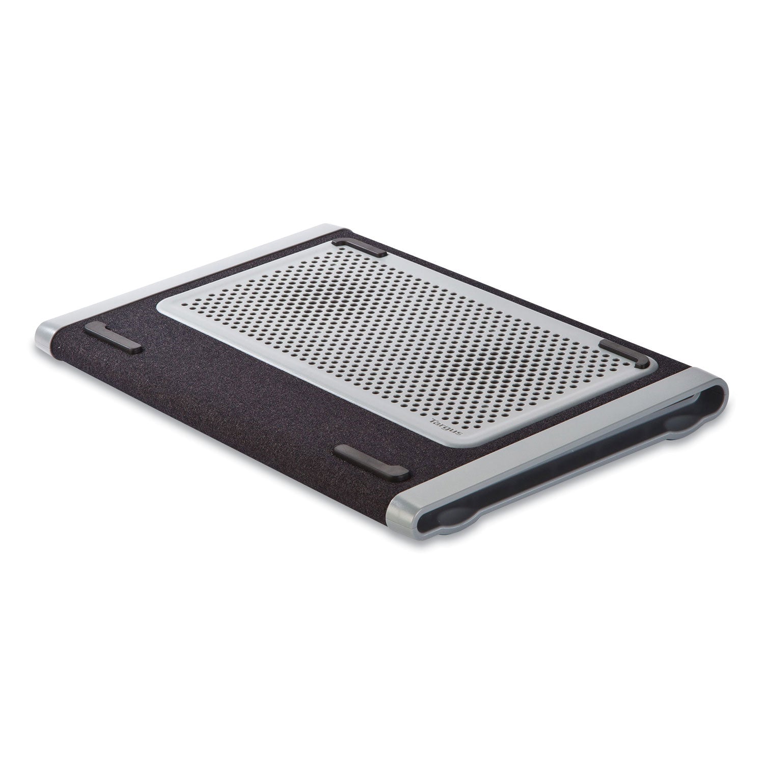 chill-mat-plus-with-4-port-hub-black_trgawe81us - 1