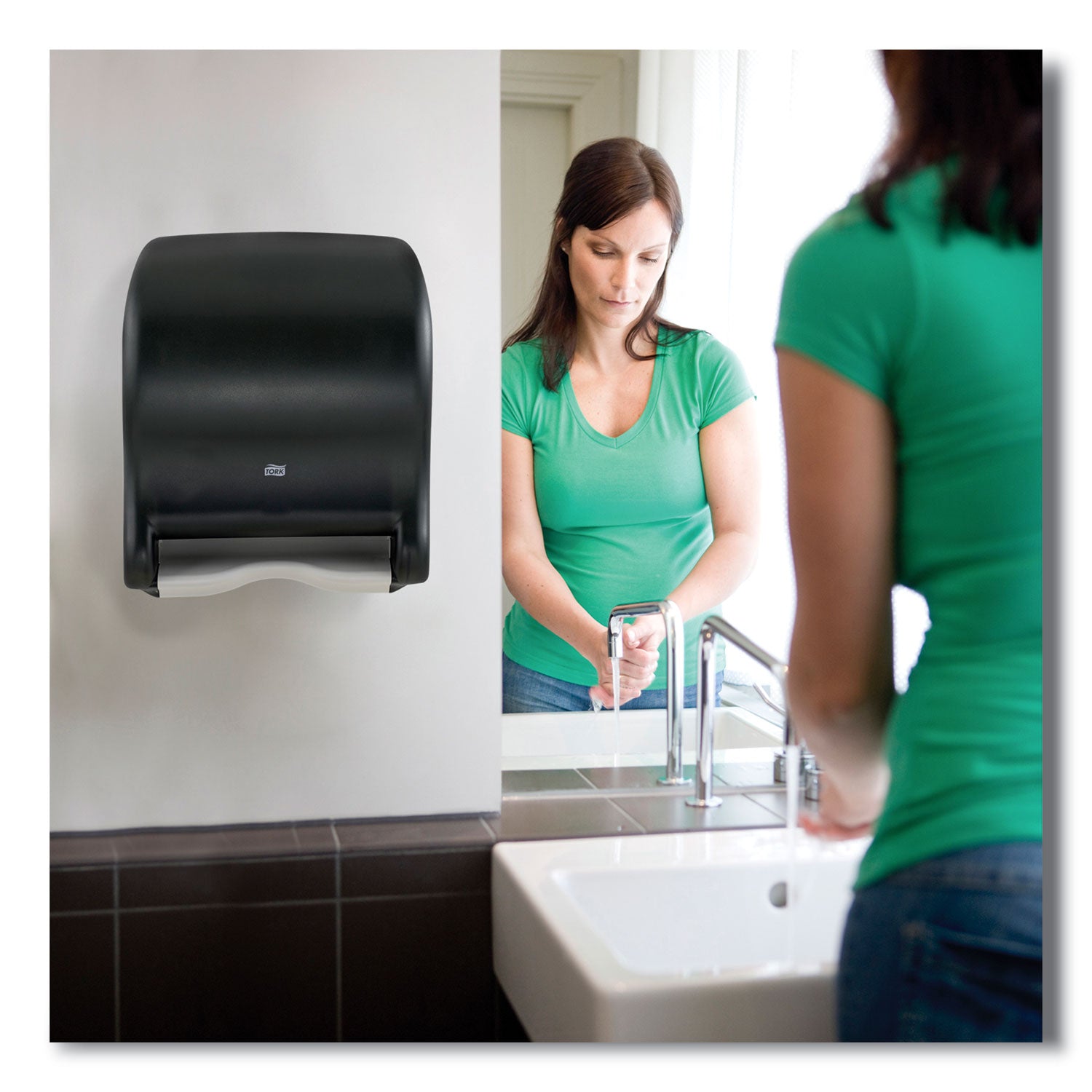 hand-towel-dispenser-electronic-1178-x-912-x-1439-translucent-smoke_trk86eco - 3