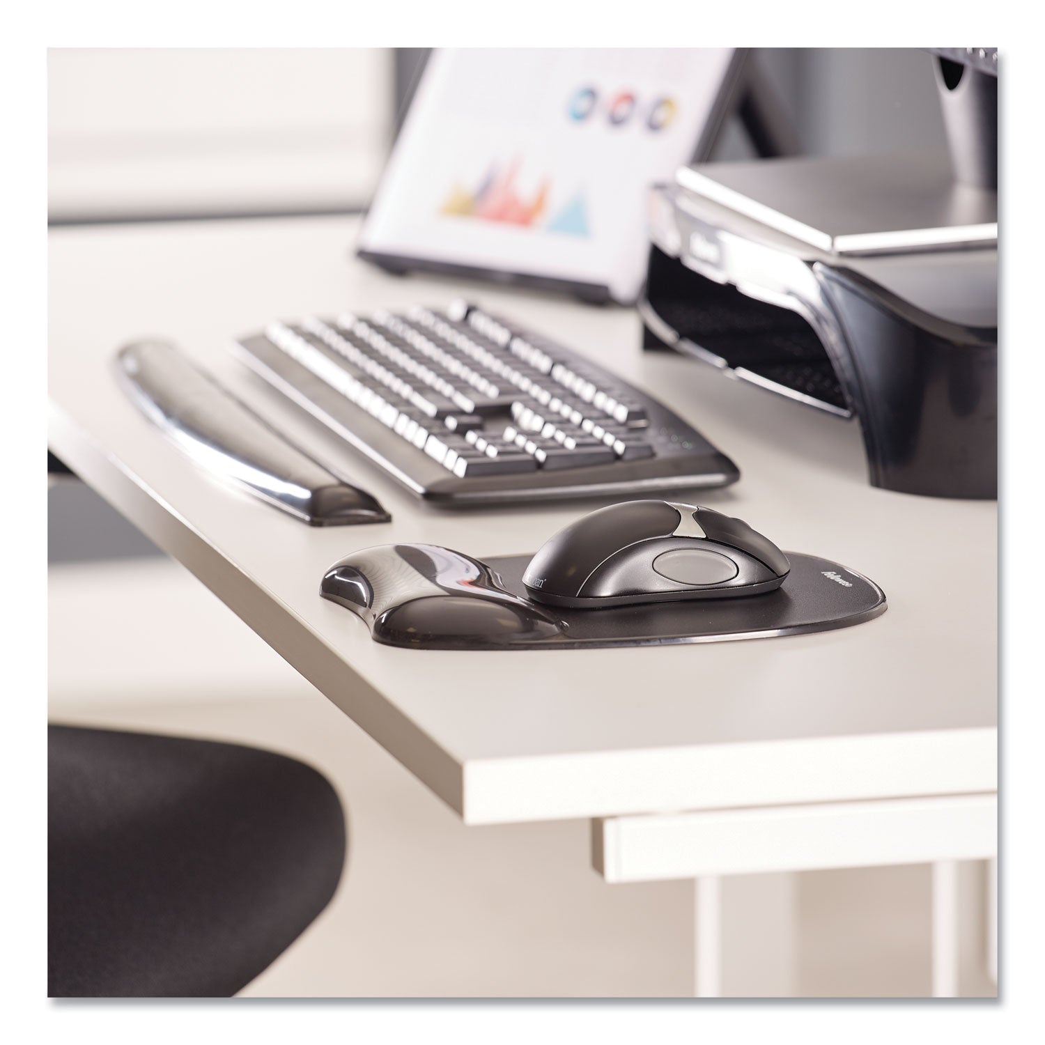 gel-crystals-keyboard-wrist-rest-185-x-225-black_fel9112201 - 3