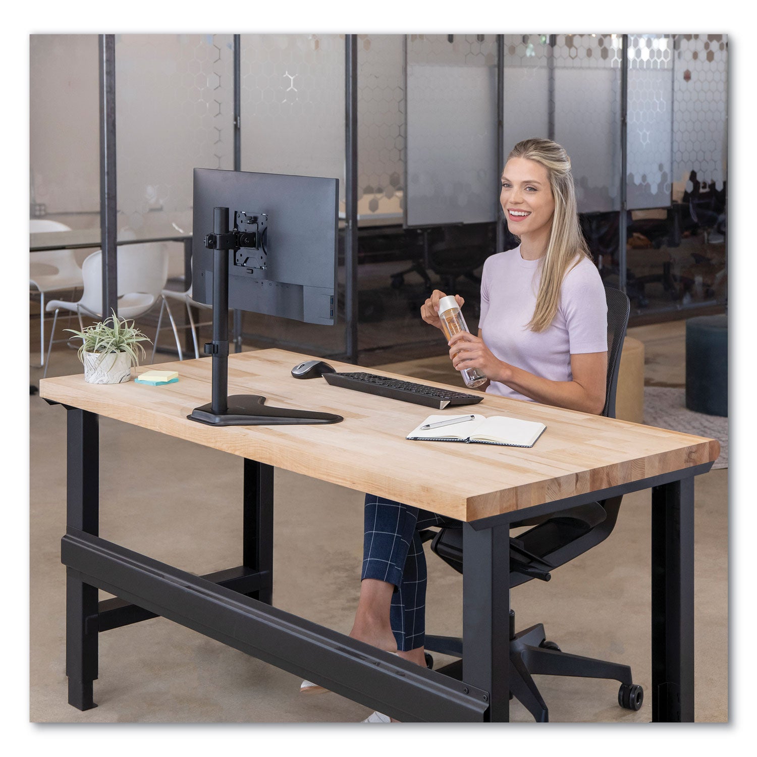 professional-series-single-freestanding-monitor-arm-for-32-monitors-11-x-154-x-183-black-supports-17-lb_fel8049601 - 5