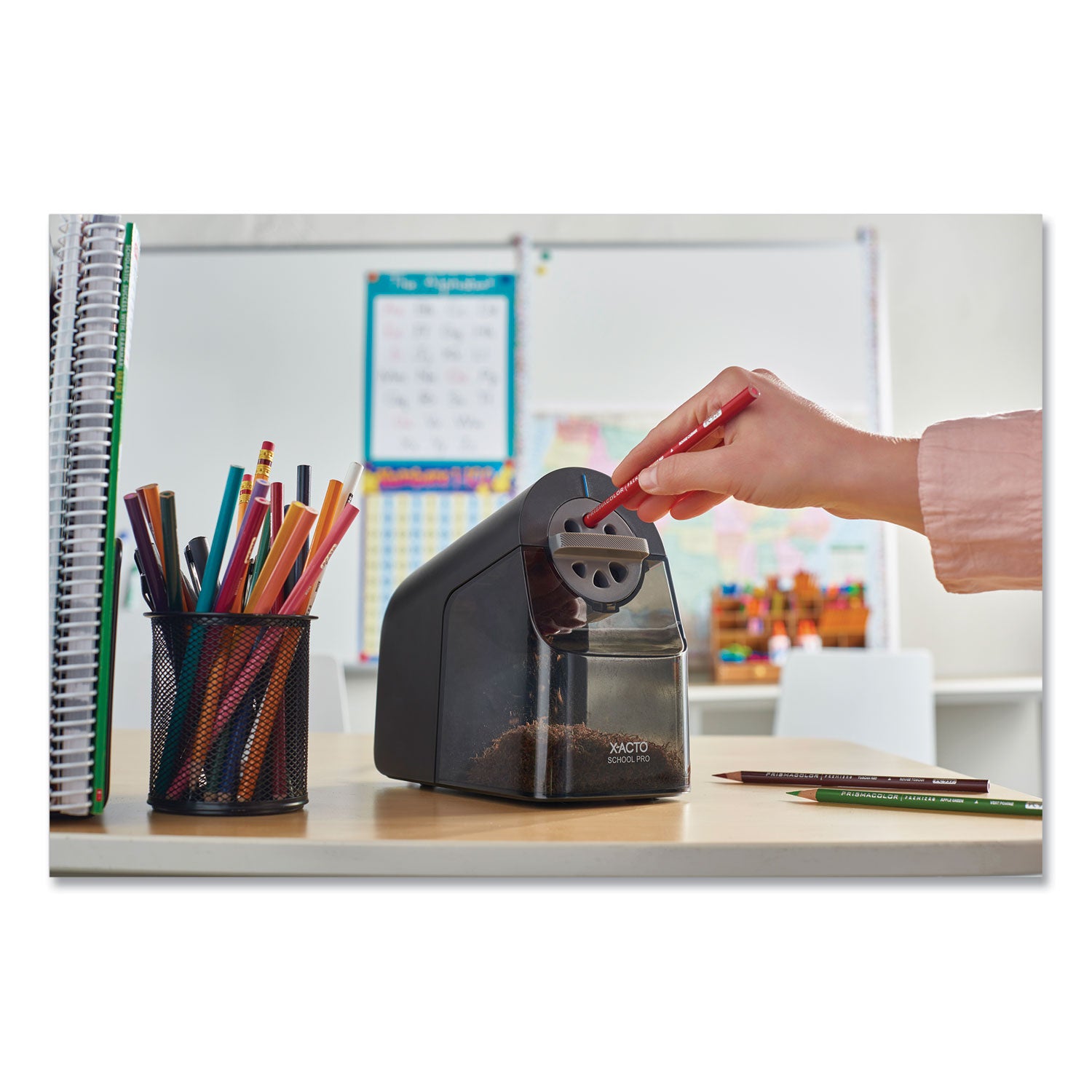 model-1670-school-pro-classroom-electric-pencil-sharpener-ac-powered-4-x-75-x-75-black-gray-smoke_epi1670x - 4