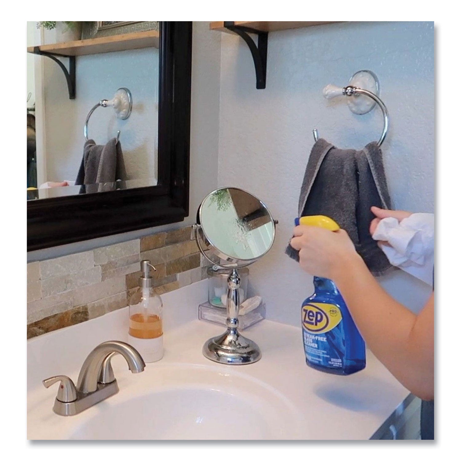 streak-free-glass-cleaner-pleasant-scent-32-oz-spray-bottle_zpezu112032ea - 5