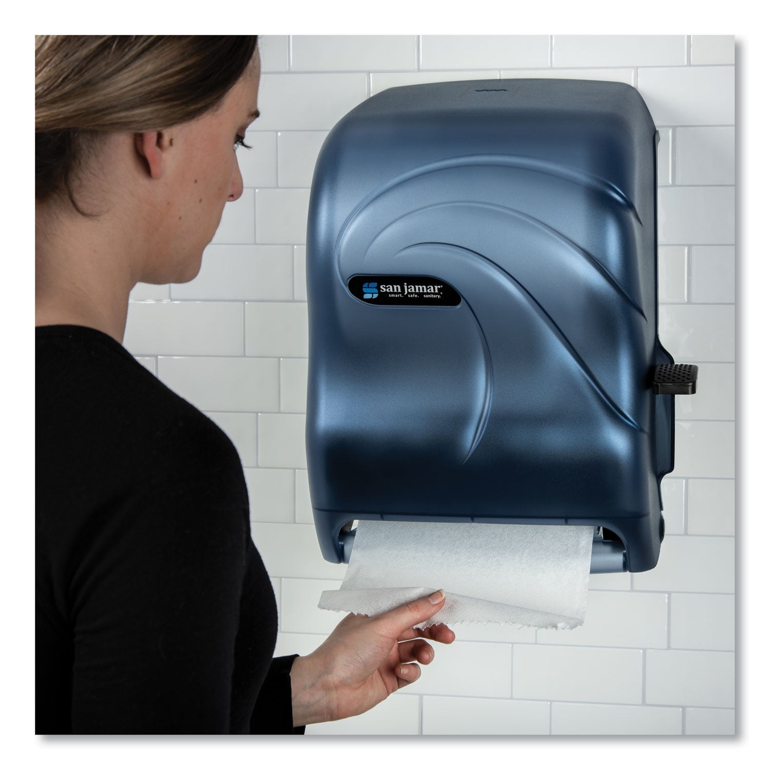 lever-roll-towel-dispenser-oceans-1294-x-925-x-165-arctic-blue_sjmt1190tbl - 5