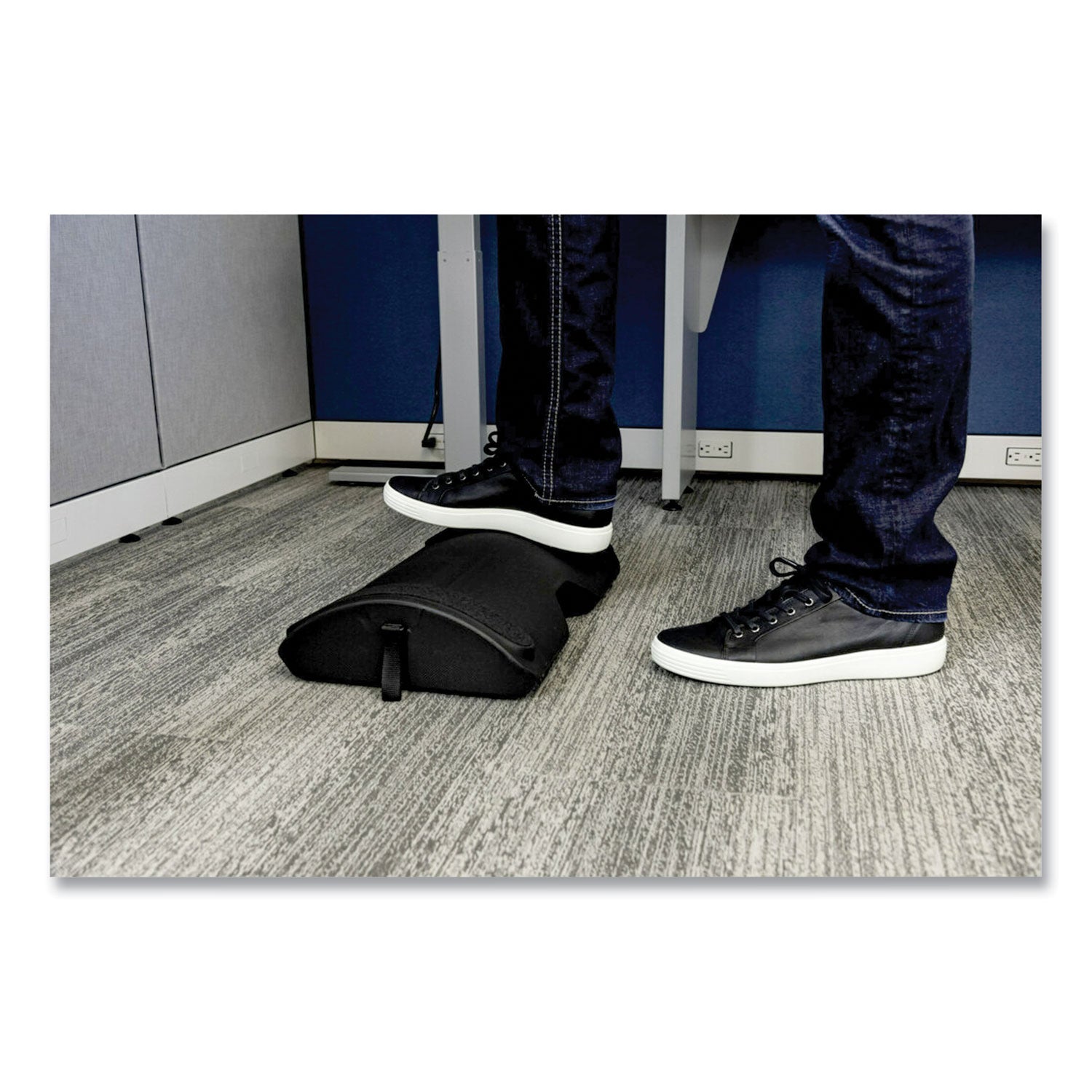 foot-rest-for-standing-desks-1998w-x-1197d-x-42h-black_mmmfr200b - 5