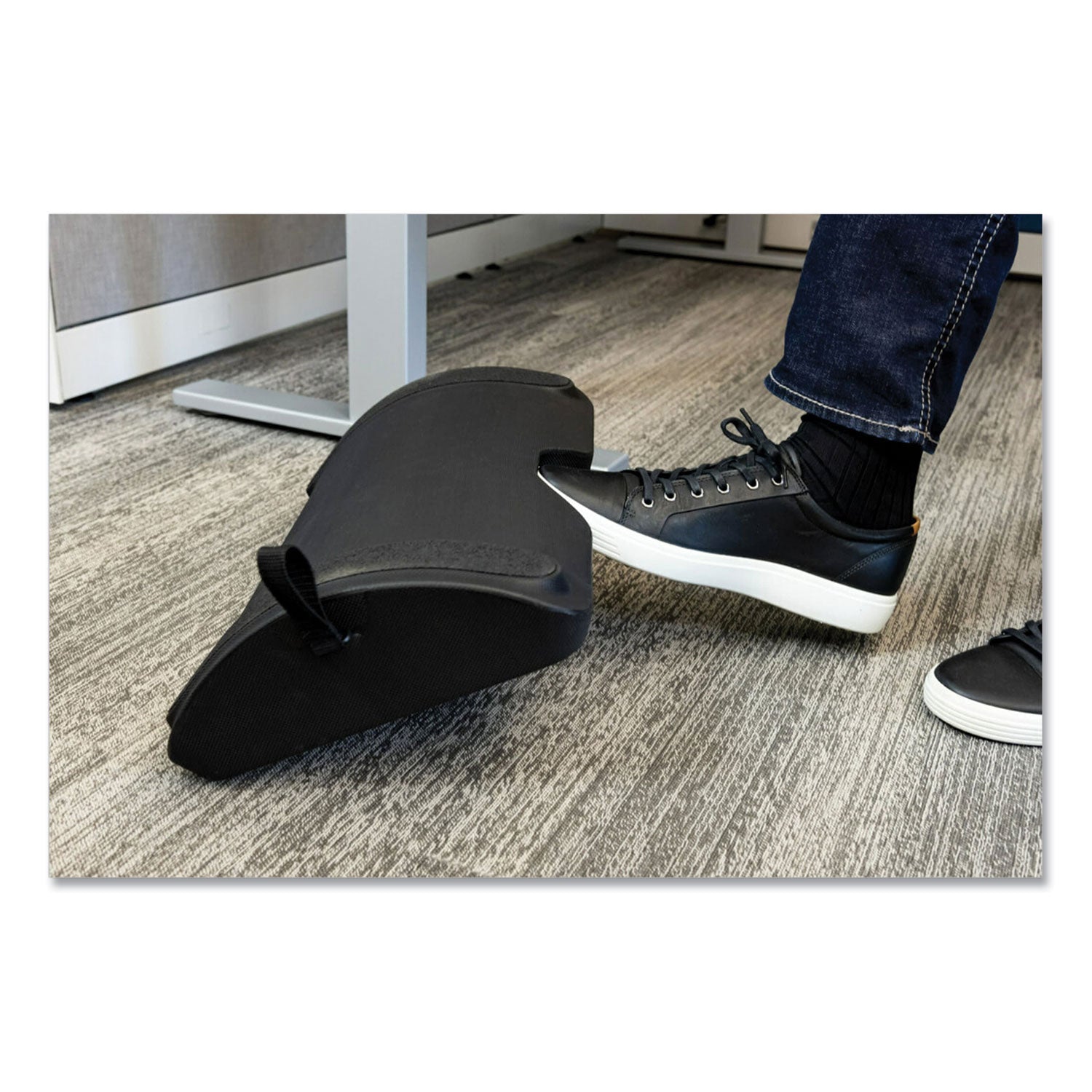 foot-rest-for-standing-desks-1998w-x-1197d-x-42h-black_mmmfr200b - 7