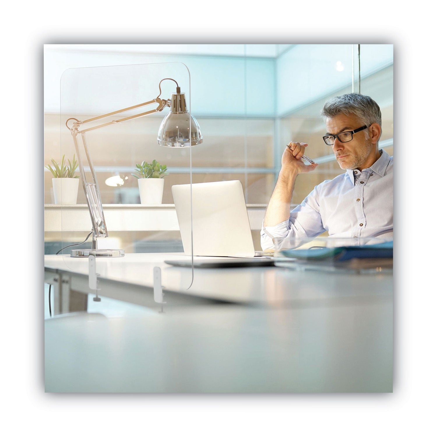 protector-series-frameless-glass-desktop-divider-236-x-016-x-354-clear-aluminum_bvcgl0701393 - 6