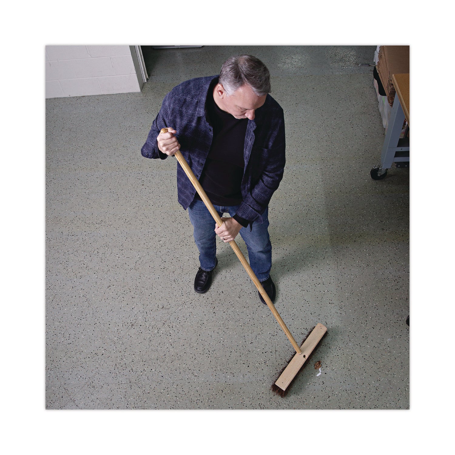 Heavy-Duty Threaded End Lacquered Hardwood Broom Handle, 1.13" dia x 60", Natural