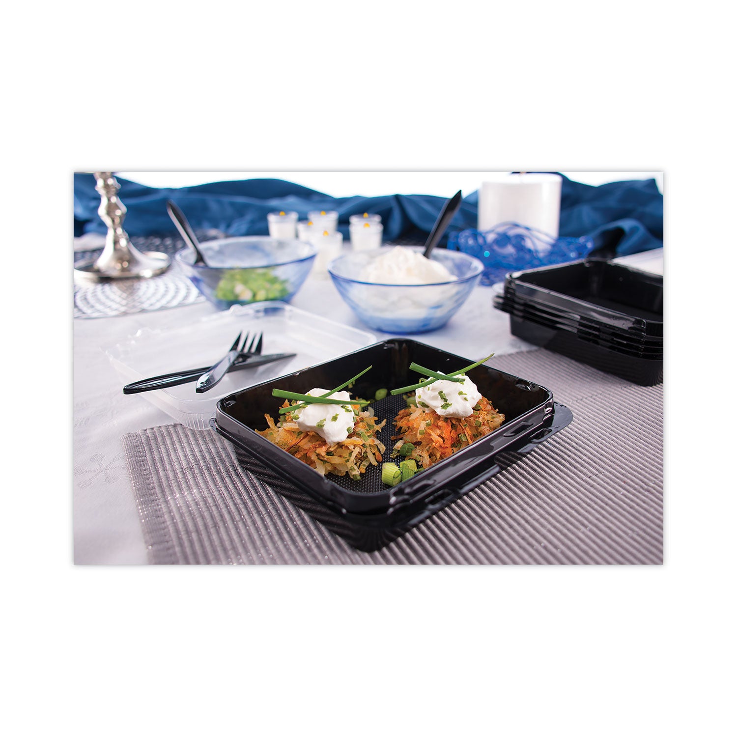creative-carryouts-hinged-plastic-hot-deli-boxes-medium-snack-box-18-oz-622-x-59-x-21-black-clear-200-carton_scc851611ps94 - 3