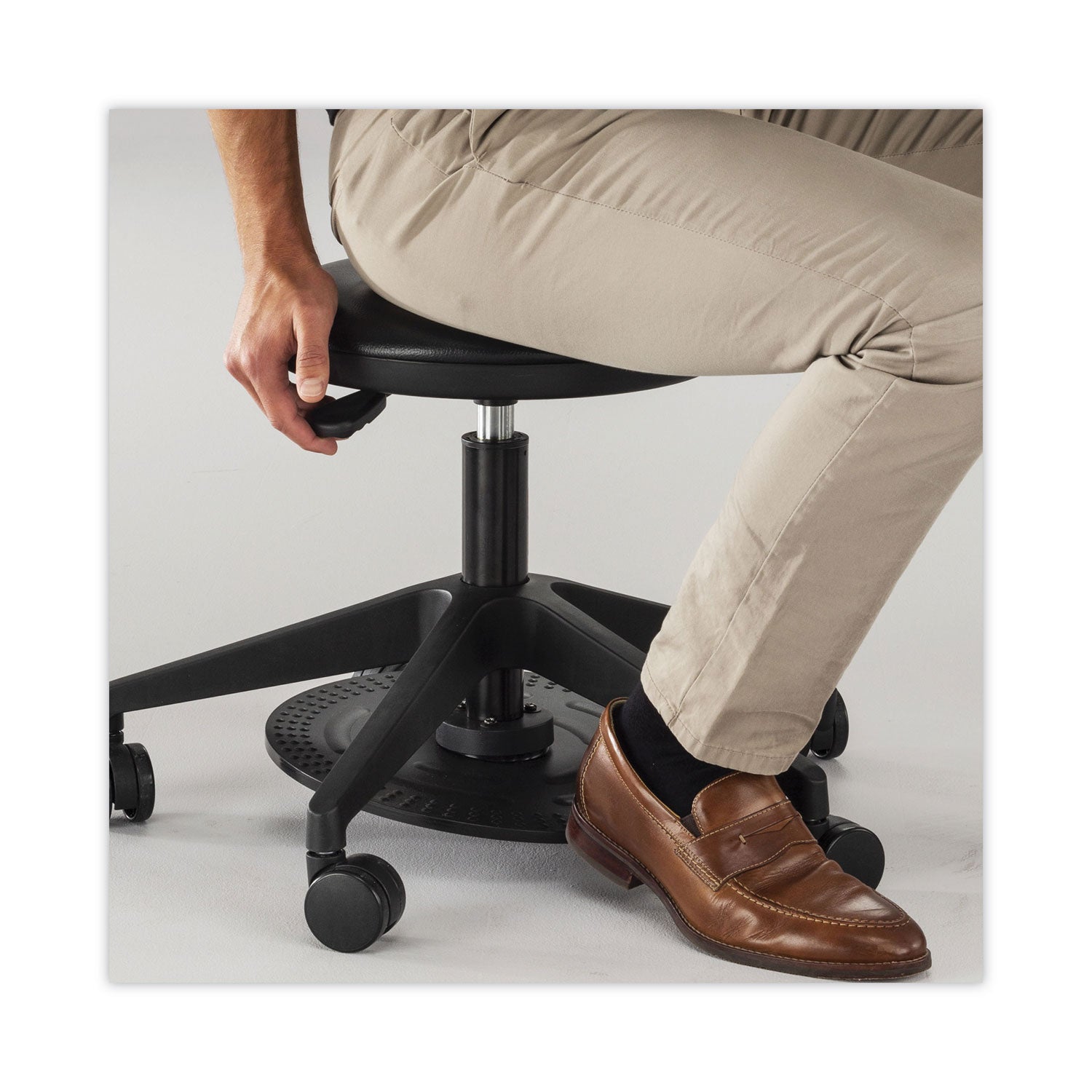 lab-stool-backless-supports-up-to-250-lb-1925-to-2425-seat-height-black_saf3437bl - 3
