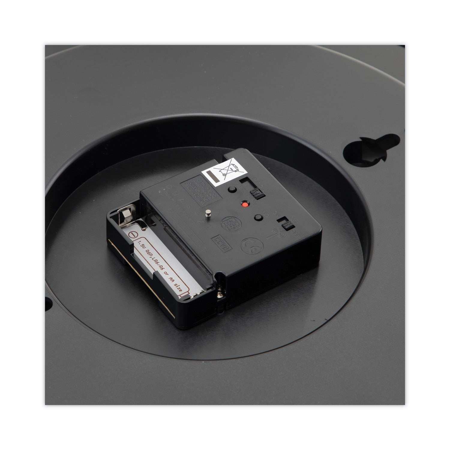 deluxe-13-1-2-indoor-outdoor-atomic-clock-135-overall-diameter-black-case-1-aa-sold-separately_unv10417 - 5