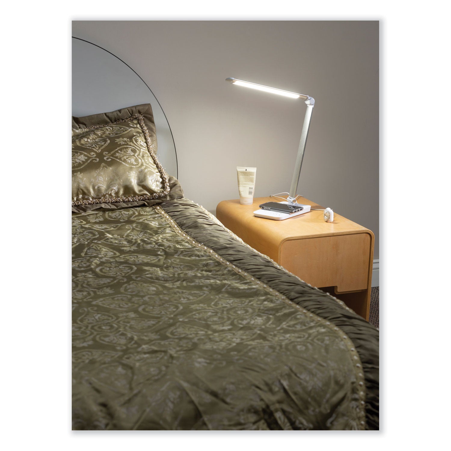 Vamp LED Wireless Charging Lamp, Multi-pivot Neck, 16.75" High, White, Ships in 1-3 Business Days