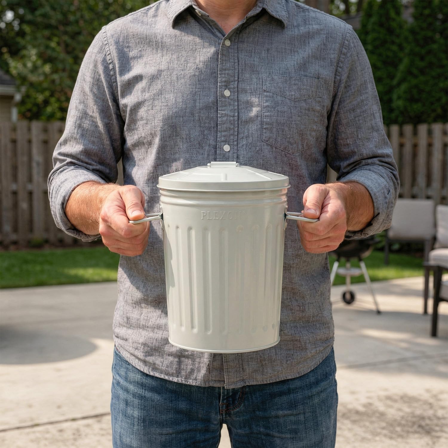 Plexon 2 Gallon Small Metal Trash Can with Lid Bathroom Garbage Can with Lid Bathroom Trash Can for Bedroom Office Kitchen Indoor Waste Basket, Round Powder Coated Off-White Bucket