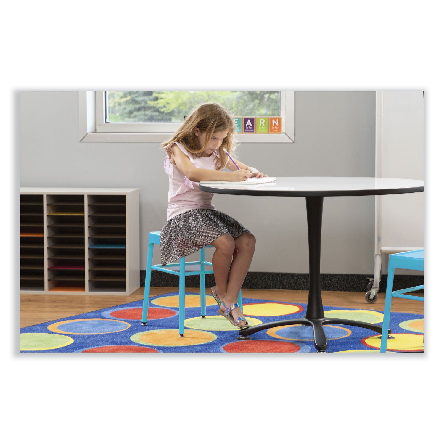 steel-guestbistro-stool-backless-supports-up-to-250-lb-18-high-babyblue-seat-babyblue-base-ships-in-1-3-business-days_saf6604bu - 2