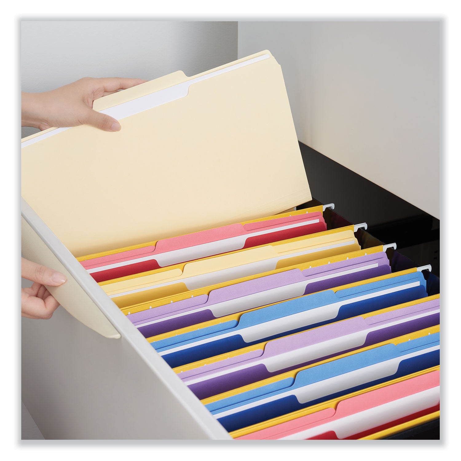 Top Tab File Folders, 1/3-Cut Tabs: Center Position, Letter Size, 0.75" Expansion, Manila, 100/Box - 