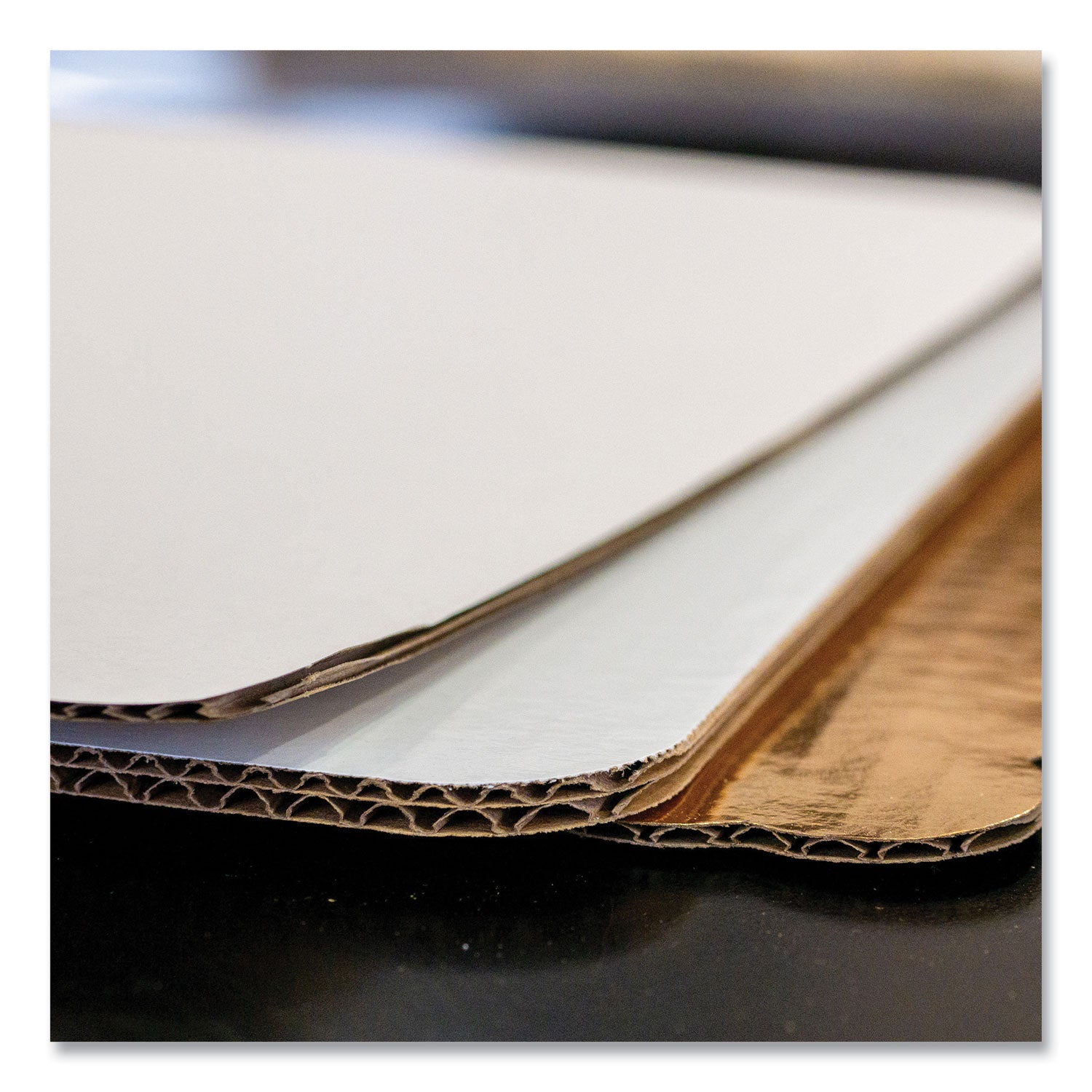 Bakery Bright White Cake Pad, Single Wall Pad, 1/4 Sheet, 10 x 14, White, Paper, 100/Bundle - 