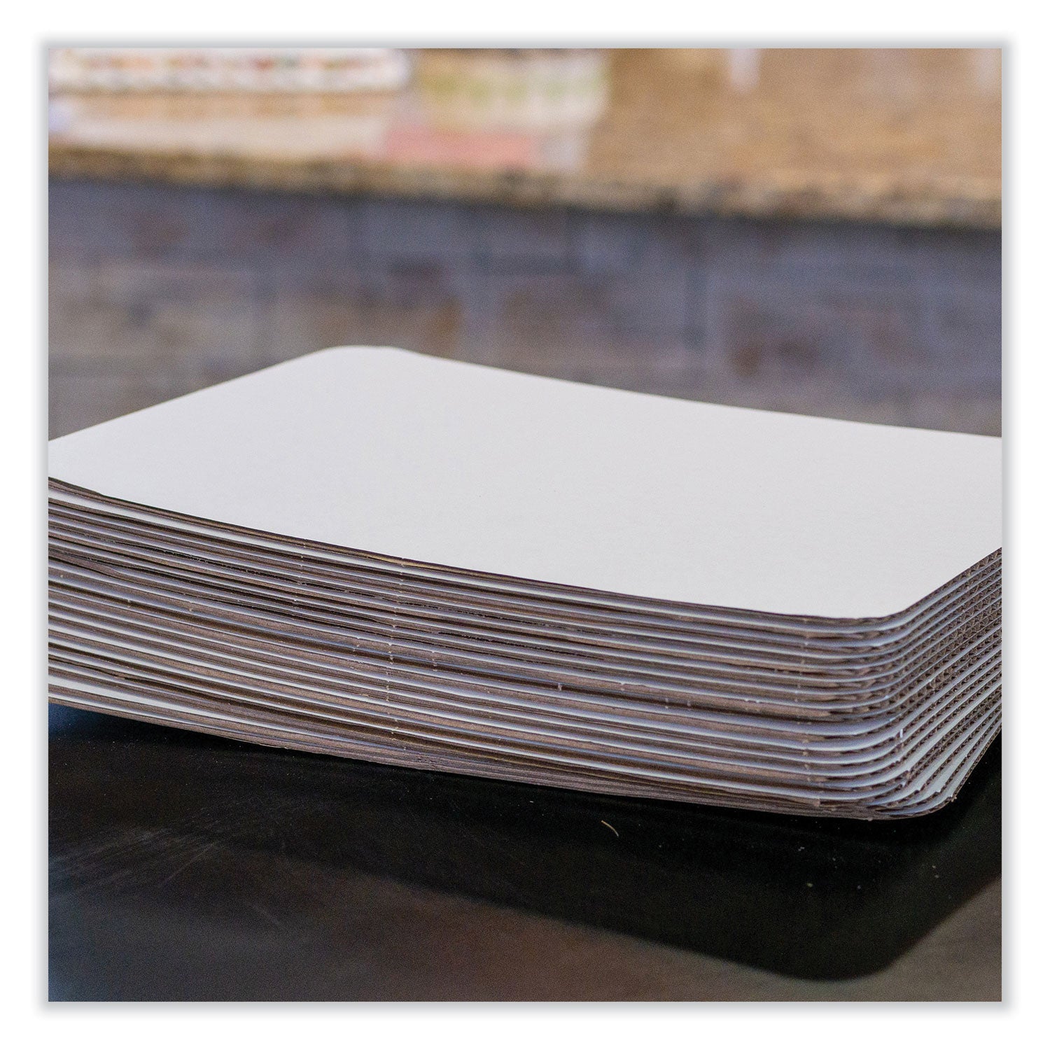 Bakery Bright White Cake Pad, Single Wall Pad, 1/4 Sheet, 10 x 14, White, Paper, 100/Bundle - 