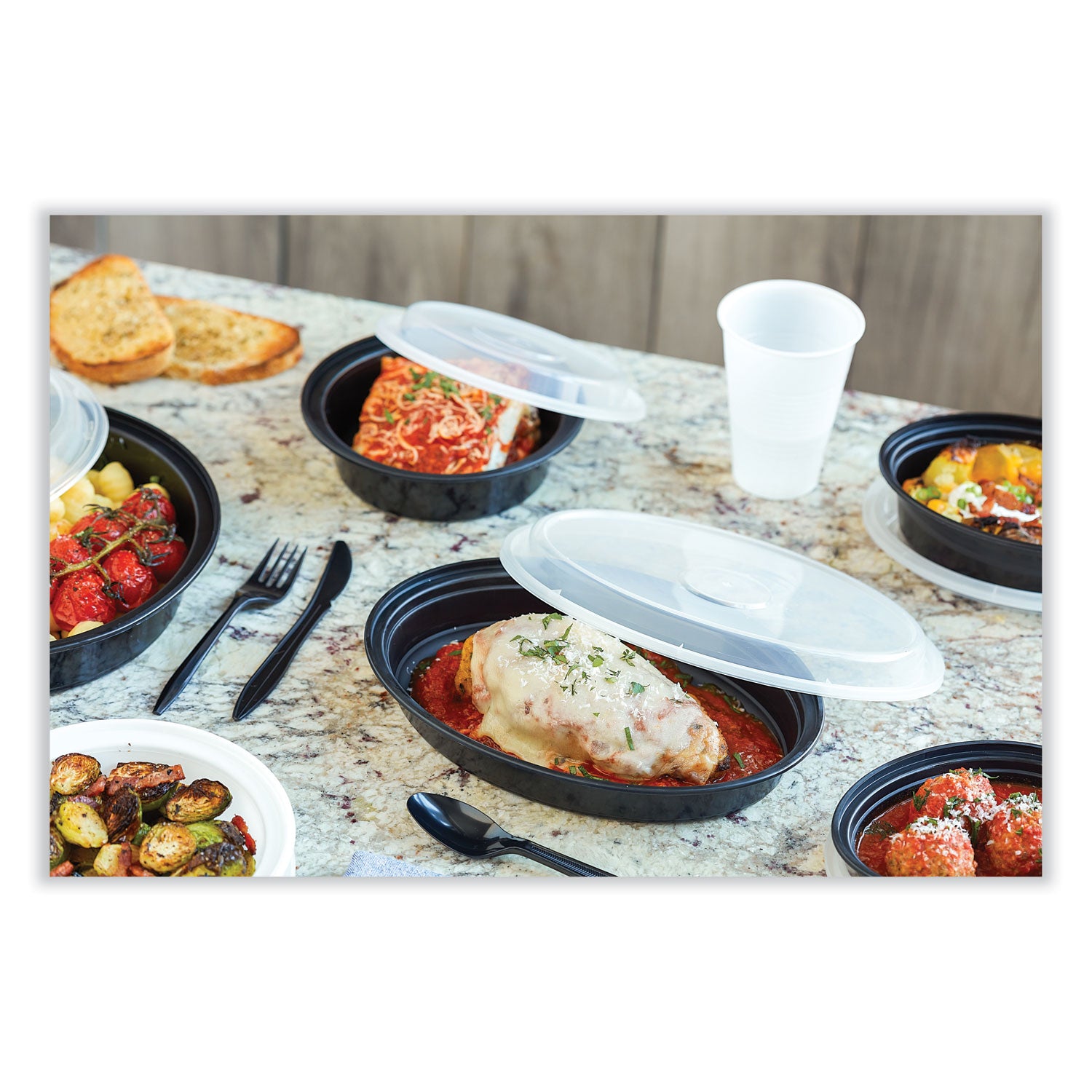 newspring-versatainer-microwavable-containers-oval-24-oz-91-x-67-x-145-black-clear-plastic-150-carton_pctoc24b - 4