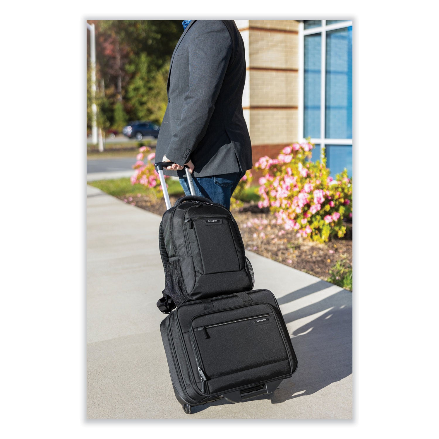 rolling-business-case-fits-devices-up-to-156-polyester-1654-x-8-x-906-black_sml1412781041 - 5