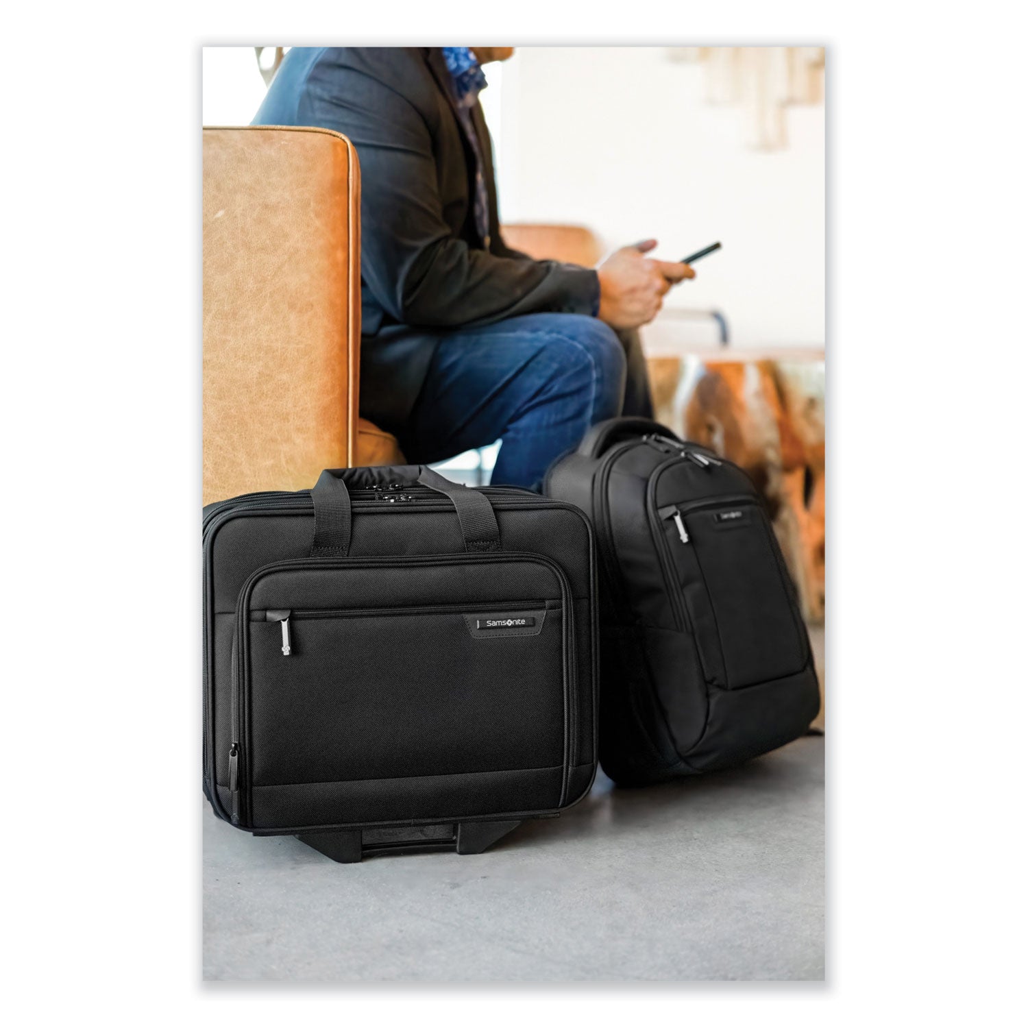 rolling-business-case-fits-devices-up-to-156-polyester-1654-x-8-x-906-black_sml1412781041 - 3