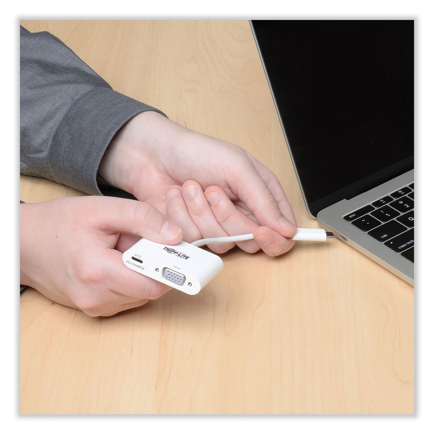 usb-31-gen-1-usb-c-to-vga-adapter-3-white_trpu44406nvc - 7